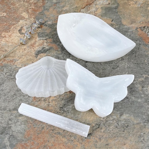 Selenite Shell Bowl - Picture 2 of 2